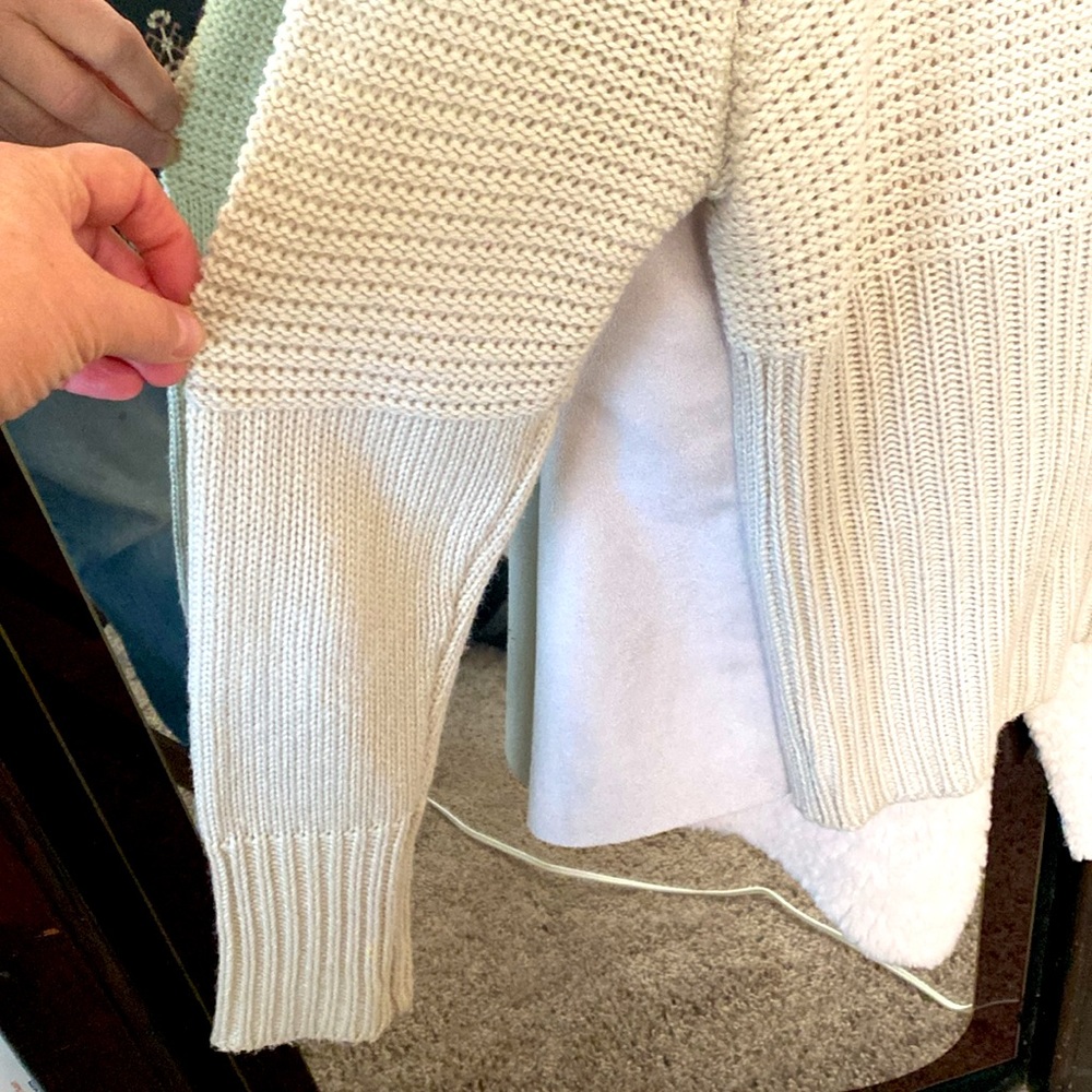 Chelsea & Theodore Faux Fur Wrap Cream Knit - Picture 3 of 16